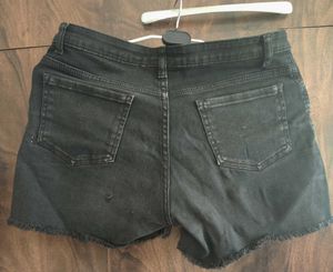 black demin shorts