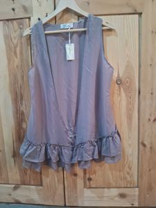 Elegant Flowy Top - Perfect for Any Occasion