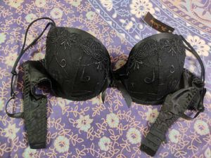 Black Sexy Padded Bra With Bow &amp; Lace Detailing.