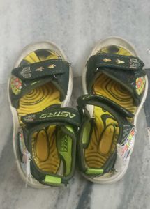 Kids Astro Sandals Size 9