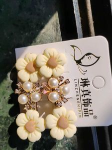 Cute Flower &amp; Pearl Hair Clips