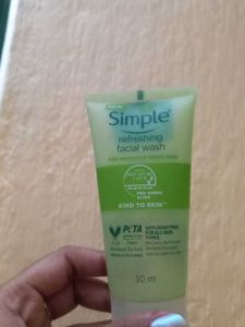 Simple Refreshing Facial Wash