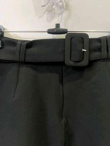 Chic Black Belted shorts