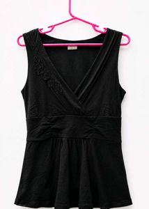 Chic Black Sleeveless V-Neck Top