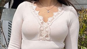 H&amp;M Cream/Light Pink Lace Trim Ribbed Bodysuit