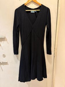Chic Black Long-Sleeve V-Neck Dress