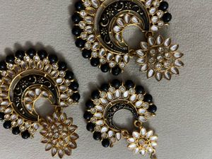 Elegant Black &amp; Gold Maang Tikka Set