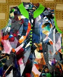 Vibrant Abstract Print Sleeveless Kurta