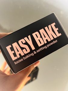 huda beauty easy bake loose powder
