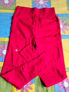 Comfortable Black and res pent with pocket