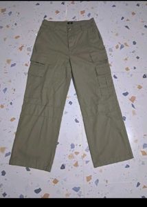 olive cargo pants🫒