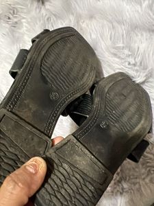 Zudio Black Shiny Flats