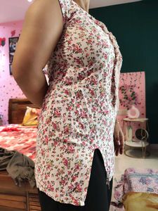 Floral Print Kurta with Lace Detail