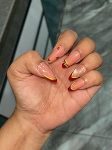 Stunning Almond Shaped Press-On Nails 12 tips