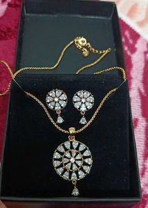 Avon Mirana Necklace &amp; Earrings Set With Chain