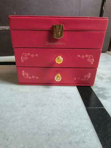 Charlotte Tilbury Vanity Box