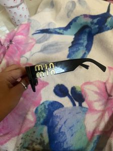 Stylish Black Cat-Eye Sunglasses