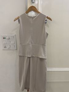 Chic Sleeveless Sheath Dress