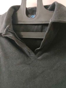 Sleeveless Collared Black Top