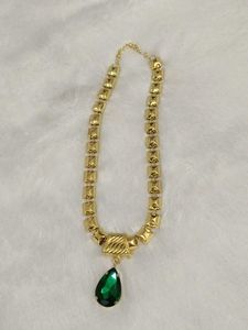 Elegant Gold Necklace with Emerald Pendant