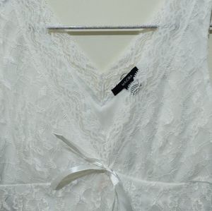 Majora White lace sleeveless top blouse