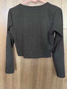 Black Ribbed V-Neck Full Sleeve Crop Top