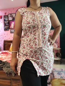 Floral Print Kurta with Lace Detail