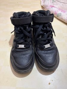 Nike Air Force 1 Mid Black Sneakers