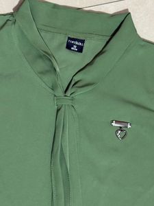 Stylish Green Collared Top
