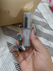 Fenty Beauty Gloss Bomb- Diamond Milk