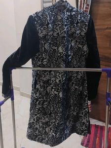 Elegant Men's Kurta with Intricate Design