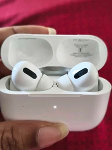 Apple AirPods Pro Charging Case