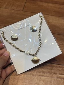 Shell Necklace and Earring Set of H&amp;M