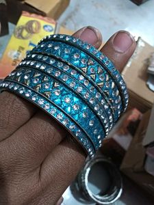 Sparkling Blue &amp; Silver Bangle Set