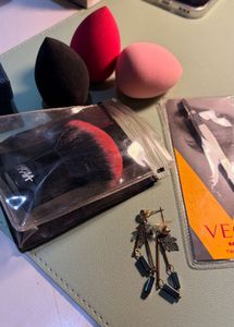 Makeup Blender Sponges & Tweezers