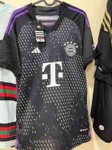 Bayern set Kane worldmap edition football jersey