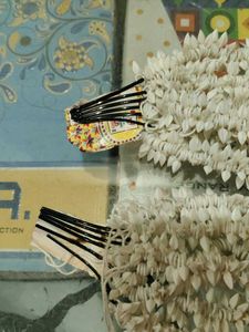 pack of 12 White Flower &amp; Red Rose gajra set
