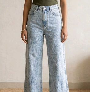 Wide-Leg High-Waist Jeans