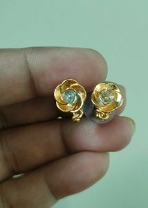 BRAND NEW Elegant Rose Gold Stud Earrings