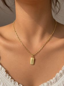 Elegant Gold-Plated Pendant Necklace