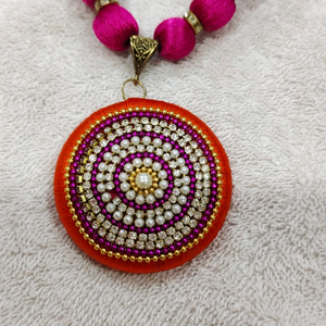 Fabric jewellery necklace set