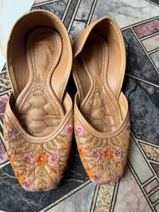 Embroidered Jutti Flats