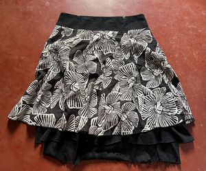 Chic Black &amp; White Floral Skirt
