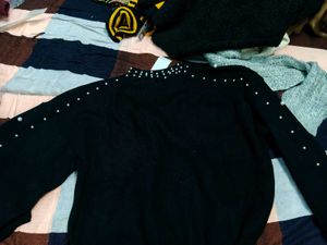Chic Pearl Embellished Black Sweater