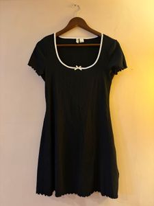 Chic Black Ribbed Mini Dress with Bow Accent