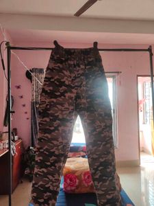 Trendy Camo Print Women's Pants