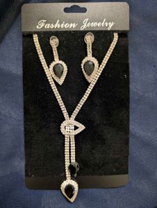 SparklingNecklace and Earrings Set +Free earring