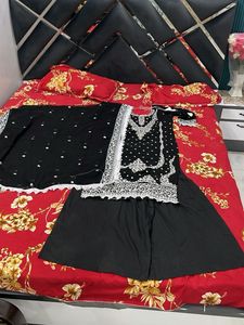 Elegant Black Embroidery Kurta Set with Wide-Leg