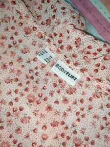 Chic Floral Ruffle Blouse