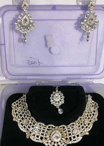 Stunning Rhinestone Jewellery Set